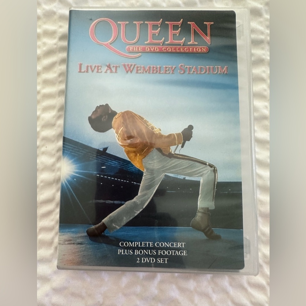 Queen: Live at Wembley Stadium